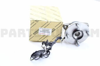 43550-0D050 Front Wheel Hub RH