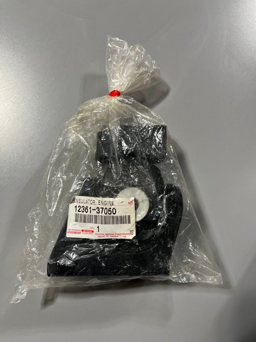 قاعدة مكينة أمامية أصلية تويوتا كورولا 12361-37050 | Genuine Toyota front engine mounting insulator