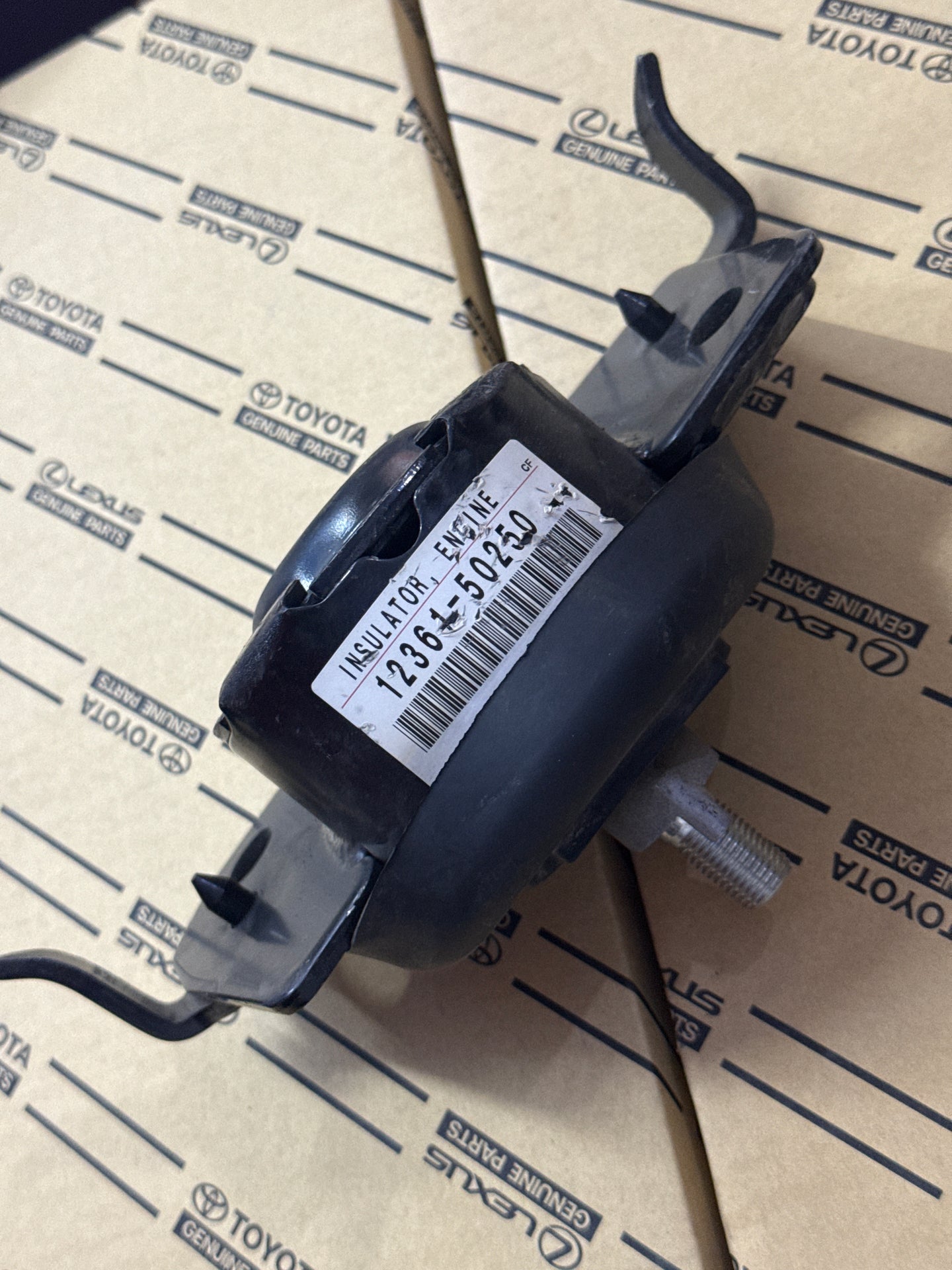 قاعدة مكينة أمامية يمين | Front Engine Mounting Insulator RH | 12361-50250