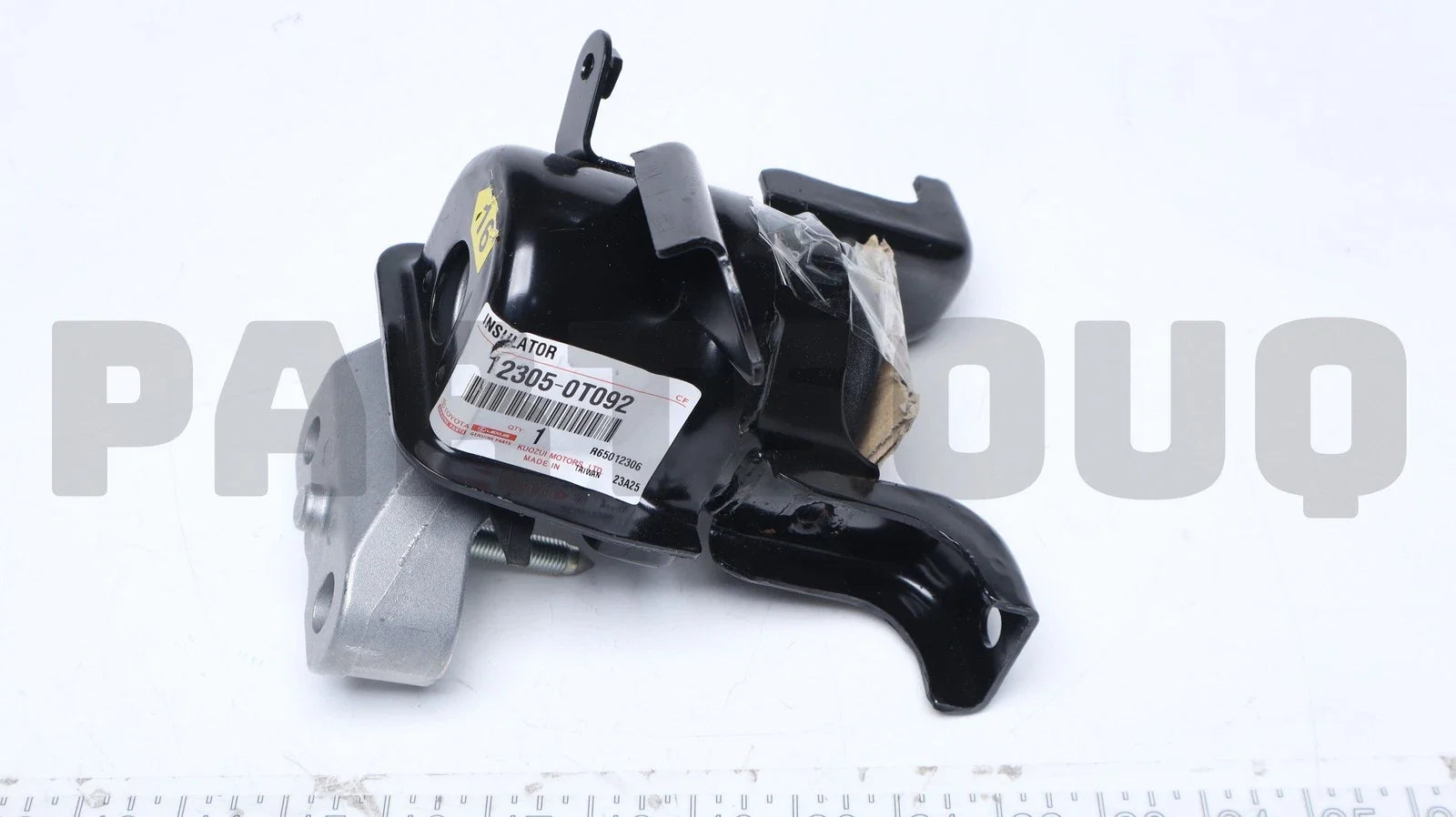 قاعدة مكينة يمين تويوتا رقم 12305-0T092 | Engine Mounting Insulator RH