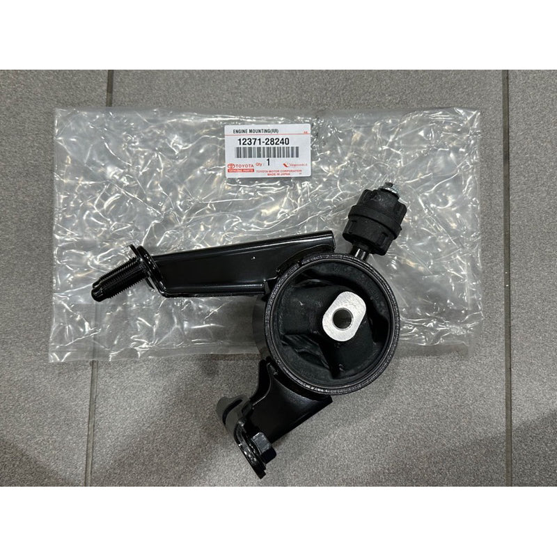 قاعدة مكينة خلفية أصلية تويوتا 12371-28240 | Genuine Toyota rear engine mount insulator