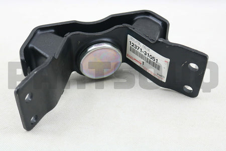 قاعدة قير خلفية أصلية تويوتا FJ كروزر 12371-31051 | Genuine Toyota rear transmission mount
