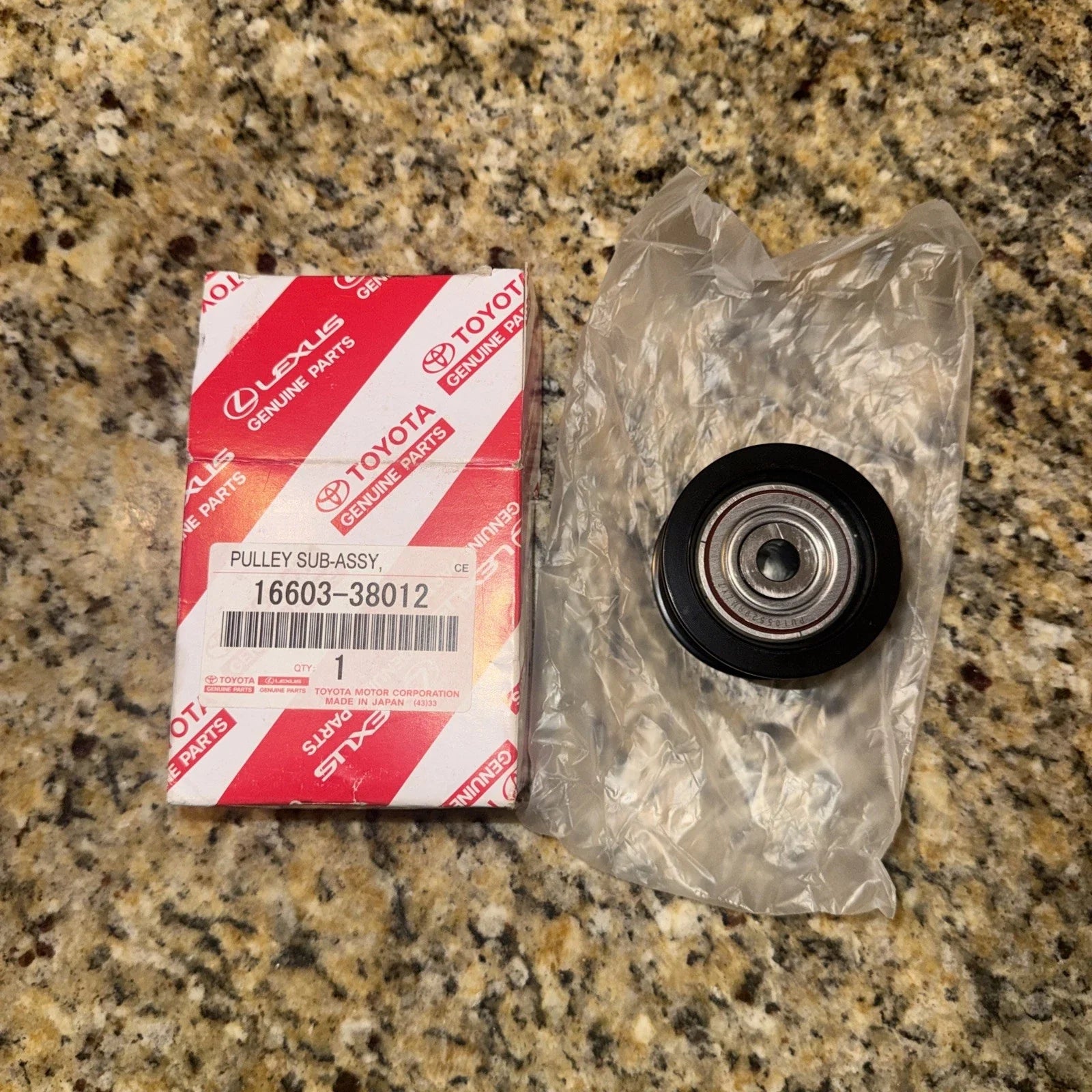 بكرة وسيطة رقم 1 لسير المحرك تويوتا الأصلية، رقم OEM 16603-38012 | Genuine Toyota drive belt idler pulley No.1, OEM 16603-38012