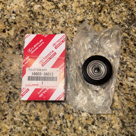 بكرة وسيطة رقم 1 لسير المحرك تويوتا الأصلية، رقم OEM 16603-38012 | Genuine Toyota drive belt idler pulley No.1, OEM 16603-38012